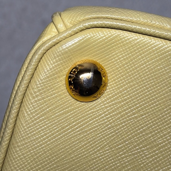 PRADA Saffiano Small Galleria Double Zip Tote Polline Color / Butter Yellow - Picture 14 of 16